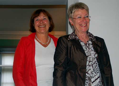 Bettina Hagedorn und Petra Merkel fühlen sich sichtlich wohl im Schloß Eutin