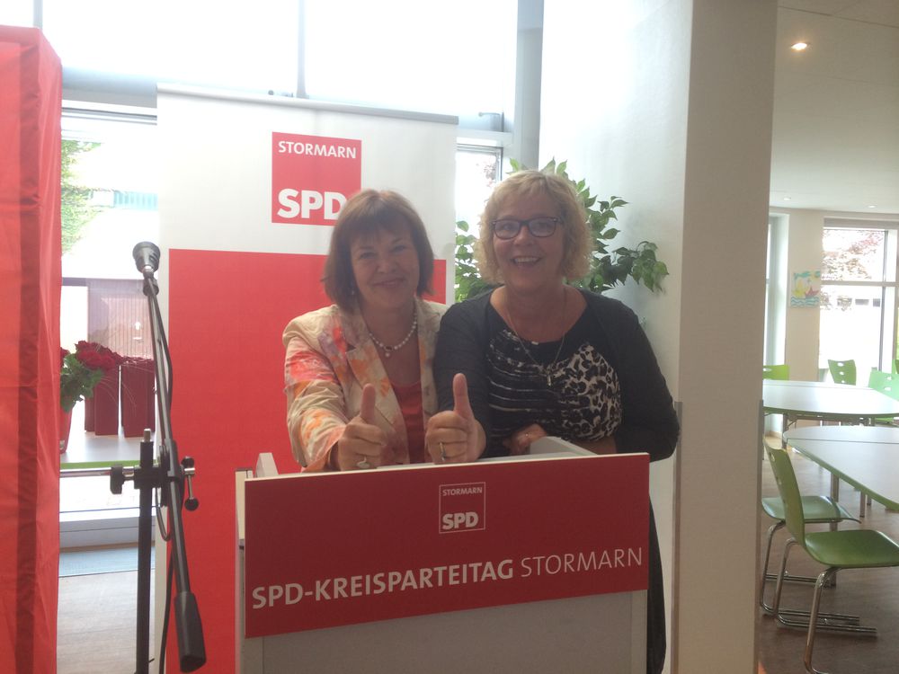 Daumen hoch mit Susanne Danhier für die SPD in Bund und Kreis!